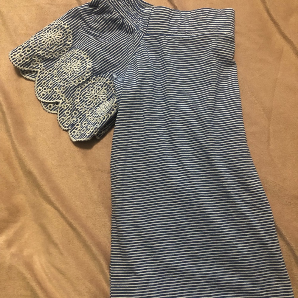 Beautiful top - Picture 3 of 5